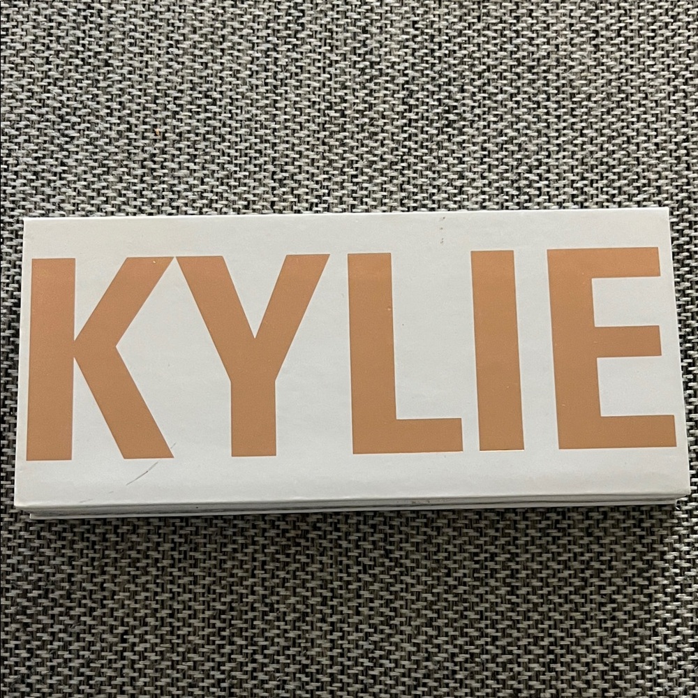 Kylie Cosmetics The Royal Peach Eyeshadow Palette